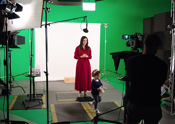  Behind the scenes of Ghita Soulimani, MBA 23, filming "Why MBA". 